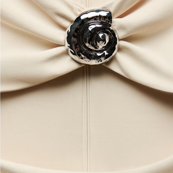 Cutout dress - Picture 3 of 10